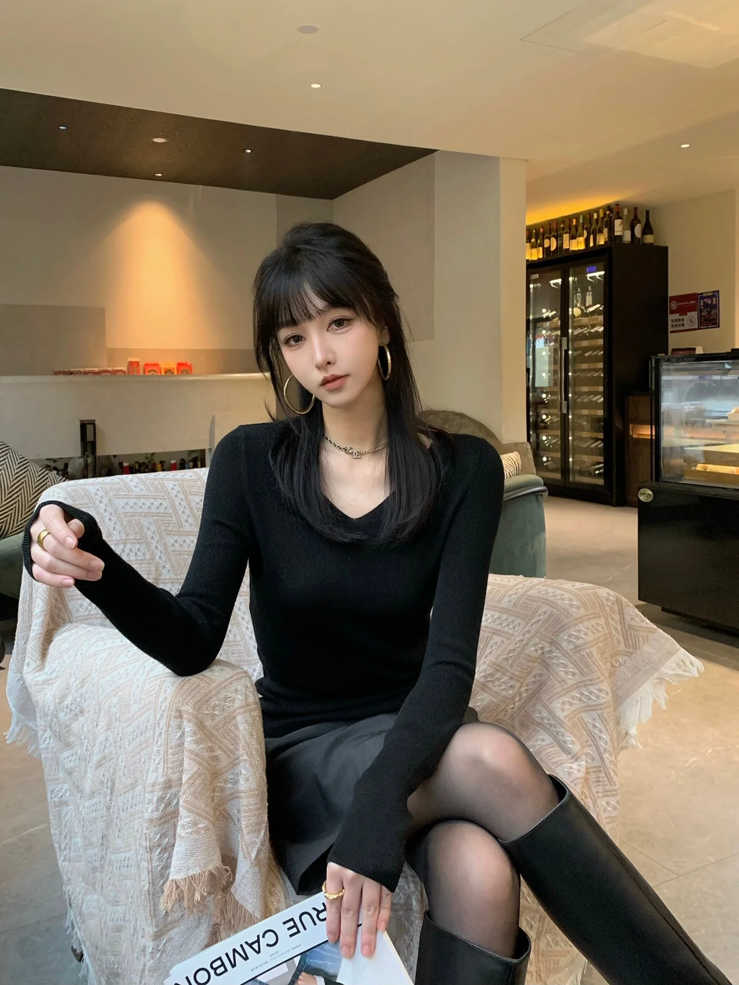 Women's V-Neck Knitted Base Shirt Thin Low-Collar Outerwear Black Spring Season Premium Feeling Casual Style Long Sleeve Top
Women's V-Neck Knitted Base Shirt Thin Low-Collar Outerwear Black Spring Season Premium Feeling Casual Style Long Sleeve Top
