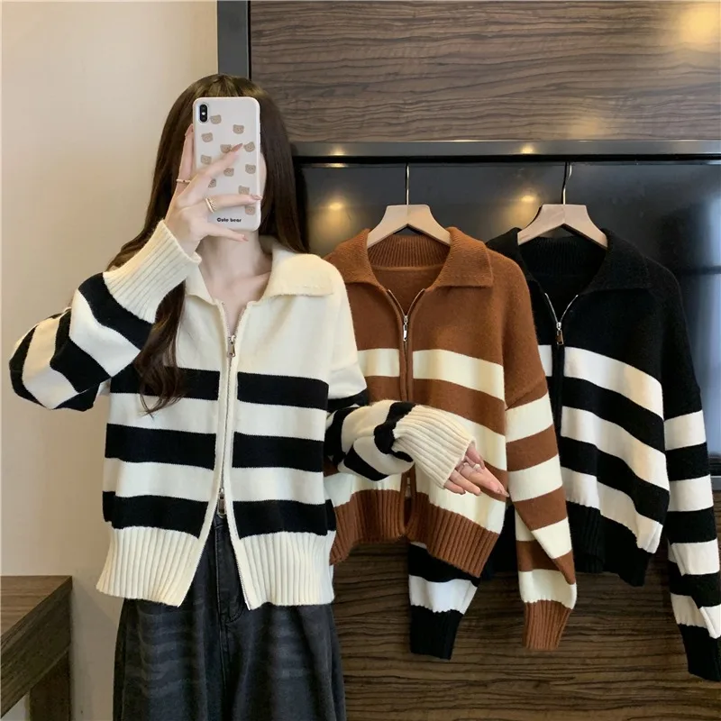 Fall Winter New Style Color Block Striped Zipper Long Sleeve Neck Knitted Fashion Top Women Open Cardigan Outerwear
Fall Winter New Style Color Block Striped Zipper Long Sleeve Neck Knitted Fashion Top Women Open Cardigan Outerwear