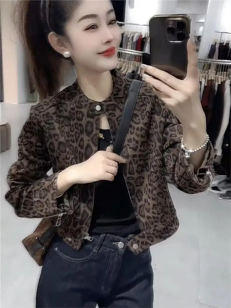 Fashionable Short Leopard Print Jacket Women's Spring Autumn New Style Small Size High Fashion Trendy Top Button Zipper Splic...
Fashionable Short Leopard Print Jacket Women's Spring Autumn New Style Small Size High Fashion Trendy Top Button Zipper Splic...