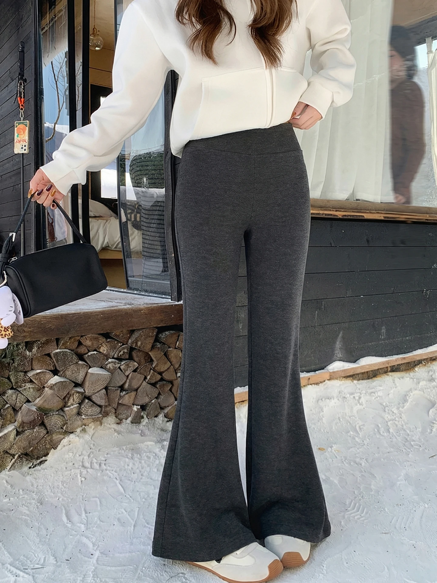 Thickened Fleece High Waist Bell Bottom Pants Women's Casual Floor Length Trousers Slimming Black Loose Fit Spring Fashion
Thickened Fleece High Waist Bell Bottom Pants Women's Casual Floor Length Trousers Slimming Black Loose Fit Spring Fashion