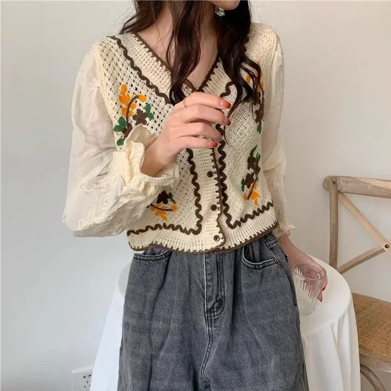 Women Cardigan Patchwork Lace Embroidery Long Sleeve Casual Elegant Outwear Spring Autumn Fashion Crop Tops V-neck Korean Style
Women Cardigan Patchwork Lace Embroidery Long Sleeve Casual Elegant Outwear Spring Autumn Fashion Crop Tops V-neck Korean Style