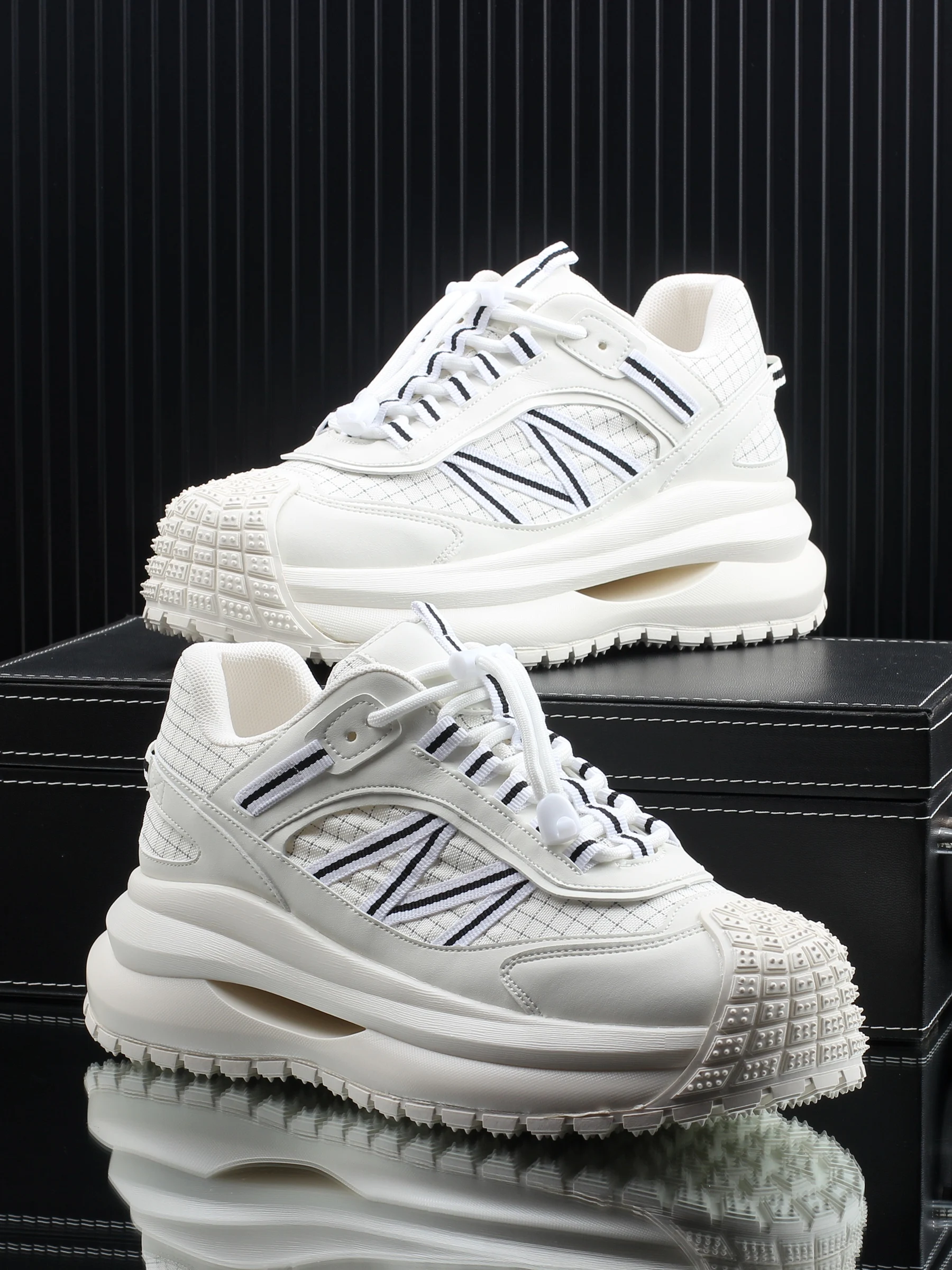 Модный мужской Casual oes из дышащей кожи и ткани в стиле пэчворк Thi Bot Heightening Leisure oes, осень 2021, новая модель
Модный мужской Casual oes из дышащей кожи и ткани в стиле пэчворк Thi Bot Heightening Leisure oes, осень 2021, новая модель