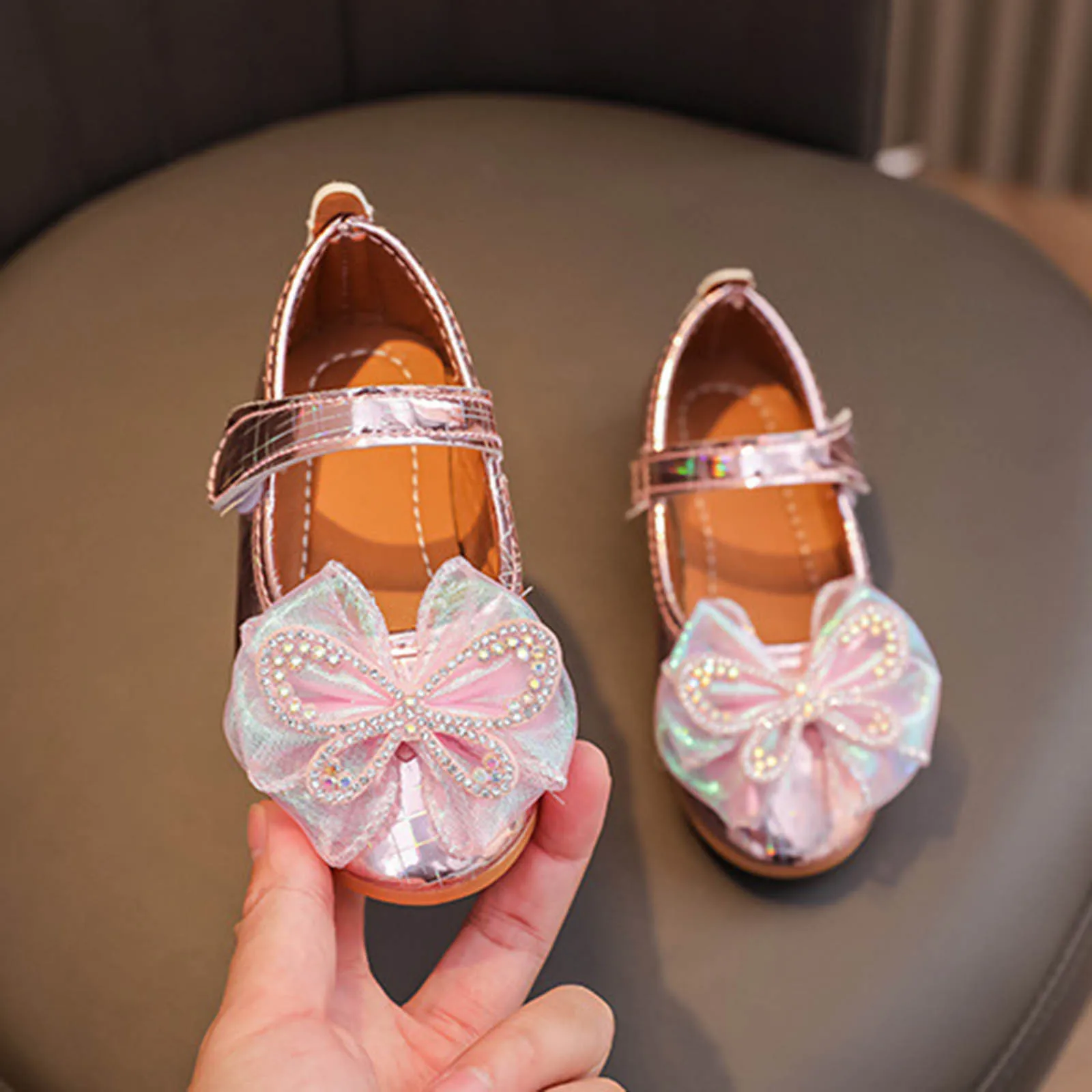 Girls Sandals 2024 Spring Summer New Bow And Rhinestone Decoration Soft Soles PU Shoes Child Princess Shoes Flats Single Shoes
Girls Sandals 2024 Spring Summer New Bow And Rhinestone Decoration Soft Soles PU Shoes Child Princess Shoes Flats Single Shoes