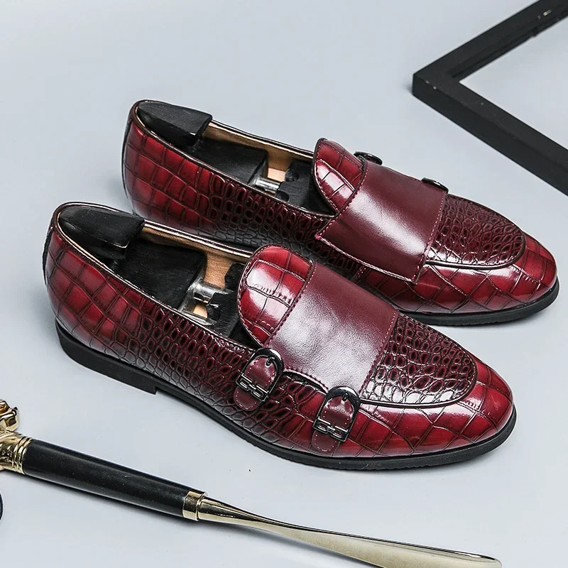 Loafers Shoes Men PU Splice Stone Pattern Double Buckle Decoration Low Heel Business Casual Shoes Classic Banquet Men Shoes
Loafers Shoes Men PU Splice Stone Pattern Double Buckle Decoration Low Heel Business Casual Shoes Classic Banquet Men Shoes