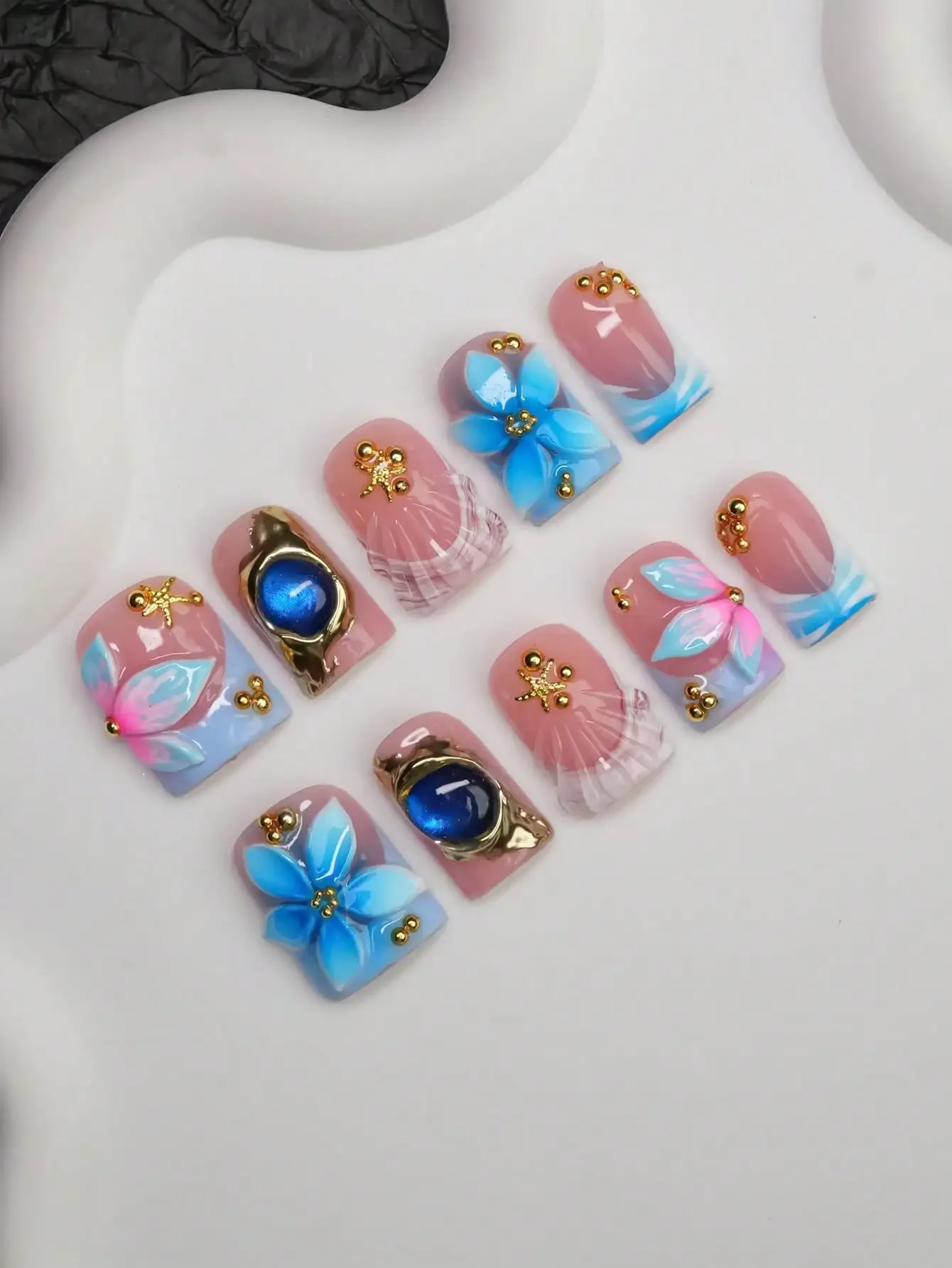 10pcs Square Shaped Handmade Nail Tips, Y2K Baddie Style, Nude & Blue Color Nails With French Edge, Carved Patterns, Steel Beads
10pcs Square Shaped Handmade Nail Tips, Y2K Baddie Style, Nude & Blue Color Nails With French Edge, Carved Patterns, Steel Beads