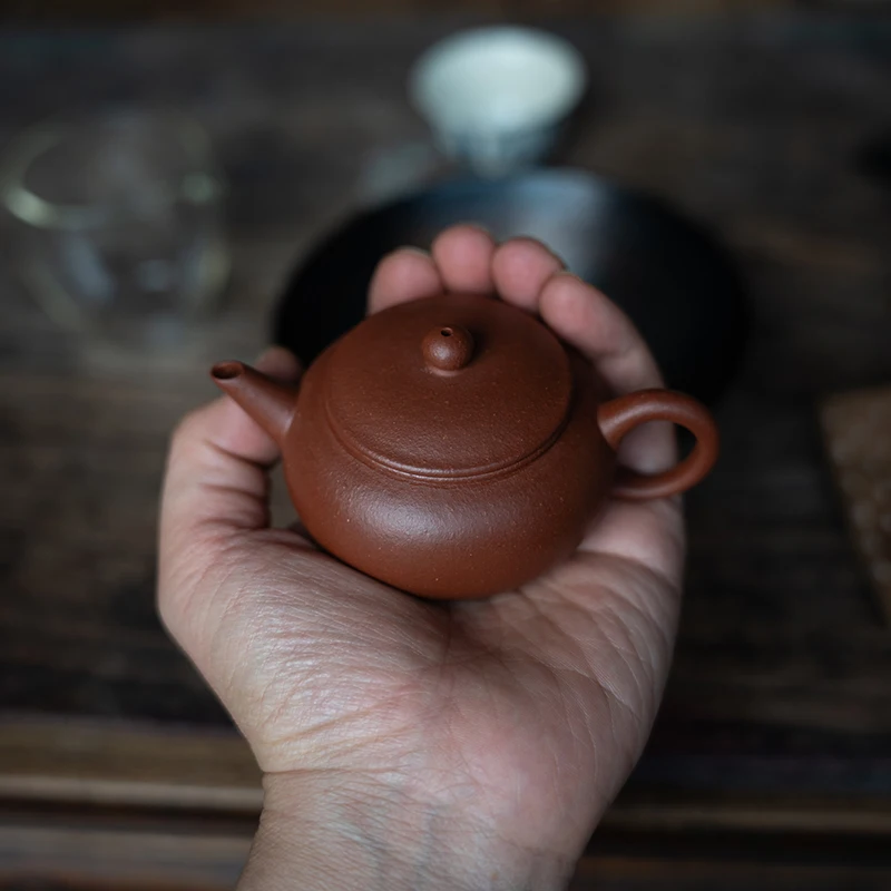 purple clay pot, stone grinding coarse sand old cinnabar mud, round bead horizontal pot, handmade, kung fu tea set teapot 100cc
purple clay pot, stone grinding coarse sand old cinnabar mud, round bead horizontal pot, handmade, kung fu tea set teapot 100cc