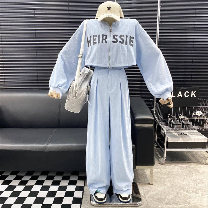 New 2022 Casual Letter Printed Stand Collar Zipper Short Long Sleeve Jacket + High Waist Loose Wide Leg Pants Two-piece Suit
New 2022 Casual Letter Printed Stand Collar Zipper Short Long Sleeve Jacket + High Waist Loose Wide Leg Pants Two-piece Suit