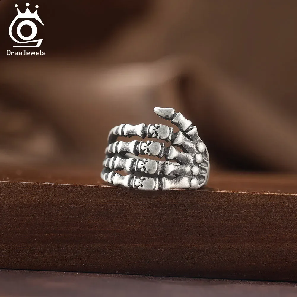 ORSA JEWELS Hip Hop S925 Silver Skull Ring for Men Fashion Skull Open Finger Ring Personality Party Halloween Jewelry NMR19
ORSA JEWELS Hip Hop S925 Silver Skull Ring for Men Fashion Skull Open Finger Ring Personality Party Halloween Jewelry NMR19