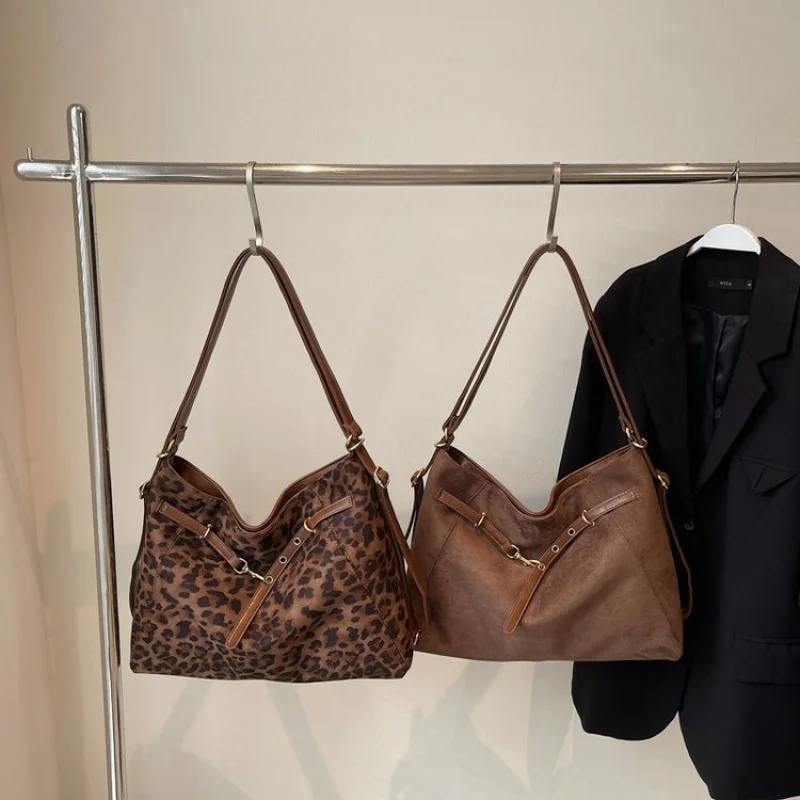 Premium Women Crossbody Bag With Detachable Wallet Chain, Luxury Brand Leather Shoulder Handbag, Famous Designer Ladies Tote
Premium Women Crossbody Bag With Detachable Wallet Chain, Luxury Brand Leather Shoulder Handbag, Famous Designer Ladies Tote