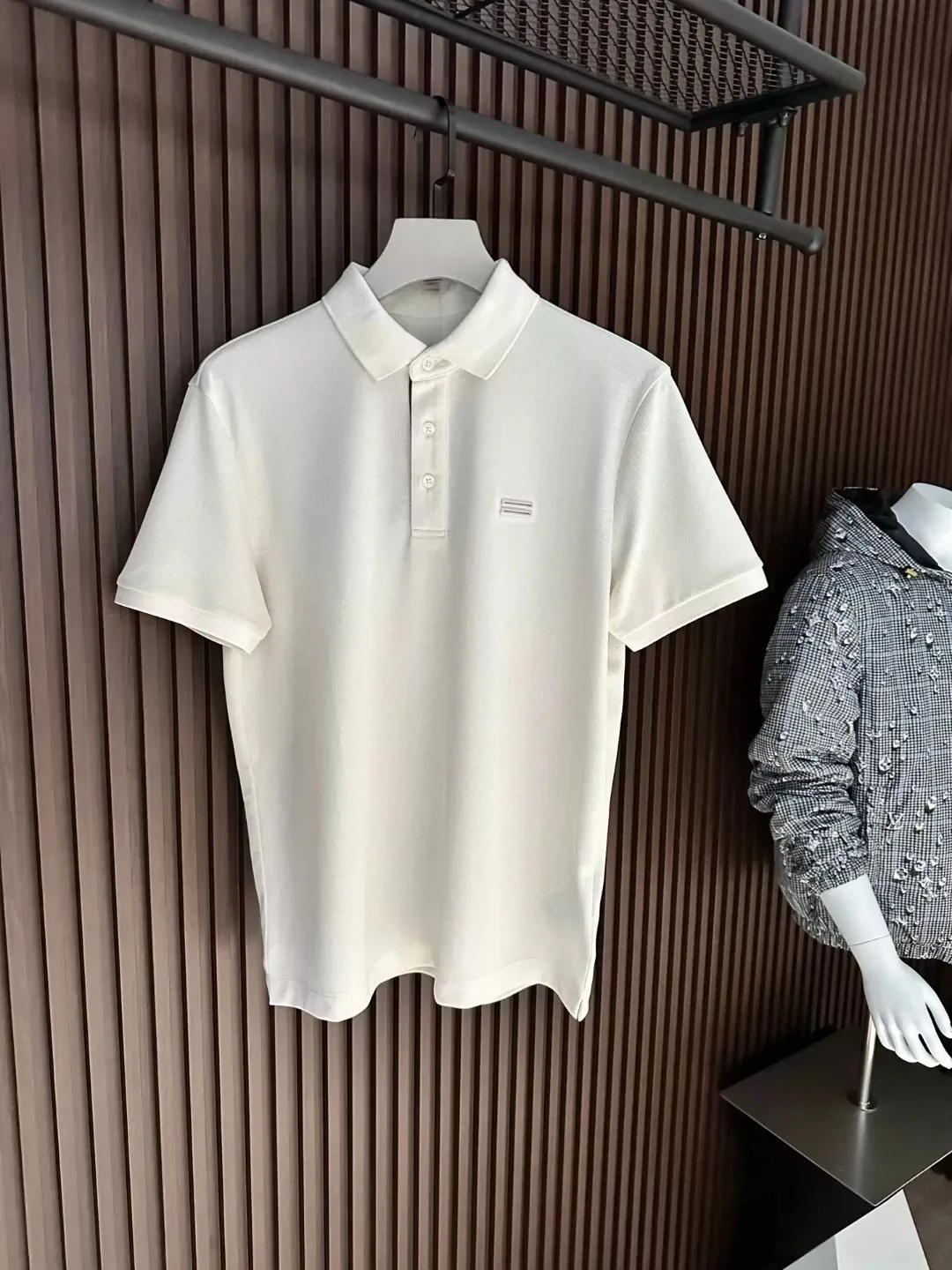 High-Quality Italian Style Men's Casual Shirt Summer Lightweight Luxury Short Sleeve Turn-down Collar Simple Business
High-Quality Italian Style Men's Casual Shirt Summer Lightweight Luxury Short Sleeve Turn-down Collar Simple Business
