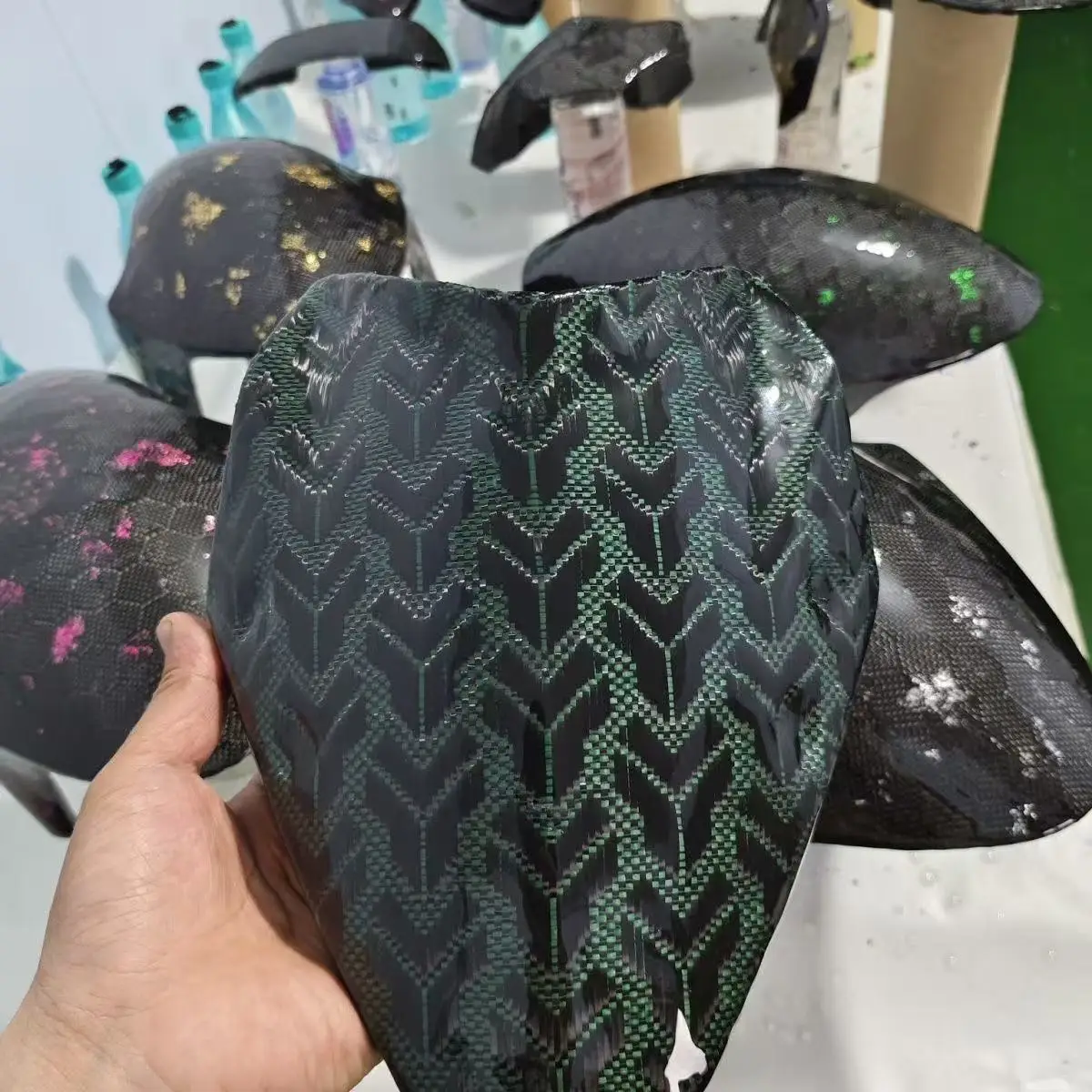 3K 240g Carbon fiber and green cola Li mixed woven fabric vacuum guide bag carbon DIY gladiator carbon fiber jacquard fabric
3K 240g Carbon fiber and green cola Li mixed woven fabric vacuum guide bag carbon DIY gladiator carbon fiber jacquard fabric