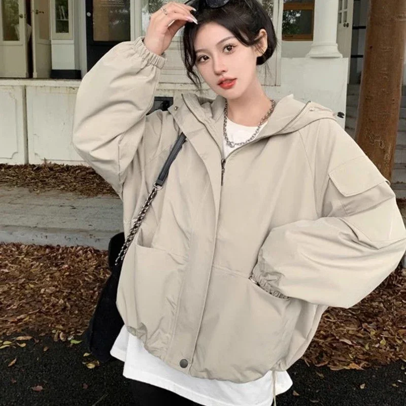 Fashion High Street Hooded Jackets Women 2025 Autumn Zipper Up Loose Short Jacket Woman Solid Color Outdoor Coats with Pocket
Fashion High Street Hooded Jackets Women 2025 Autumn Zipper Up Loose Short Jacket Woman Solid Color Outdoor Coats with Pocket
