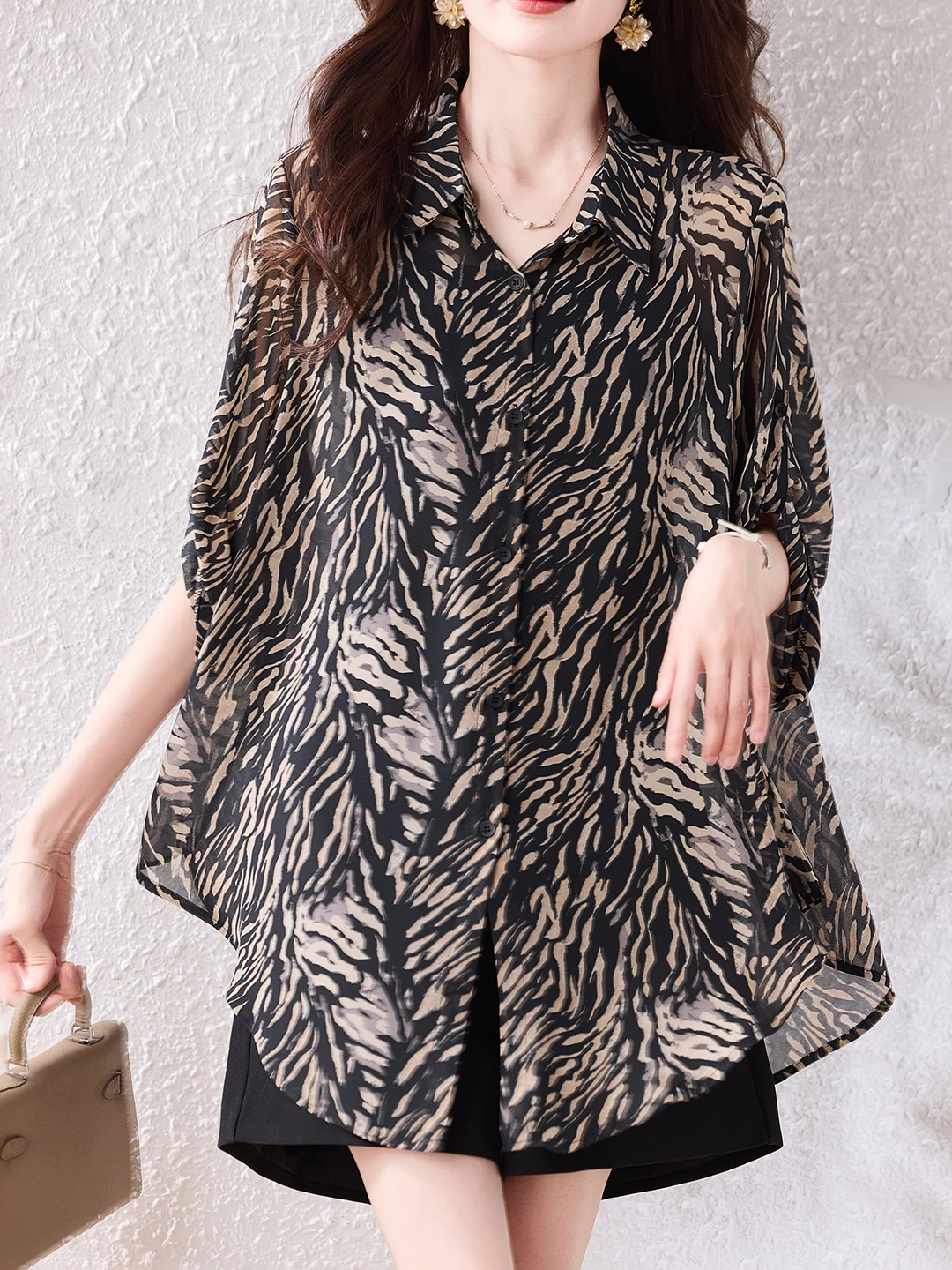 Fashionable Loose Zebra Print Shirt Women's Summer 2026 Elegant Minimalist Style Meat Covering Shirt Casual Long Sleeve Butto...
Fashionable Loose Zebra Print Shirt Women's Summer 2026 Elegant Minimalist Style Meat Covering Shirt Casual Long Sleeve Butto...