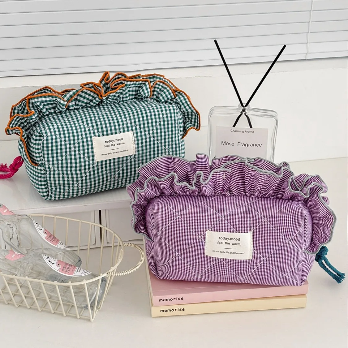 Women's Cosmetic Bags Korean Plaid Lace Sweet Cute Simple Versatile Makeup Bags Multifunctional Portable Compact Storage Bags
Women's Cosmetic Bags Korean Plaid Lace Sweet Cute Simple Versatile Makeup Bags Multifunctional Portable Compact Storage Bags