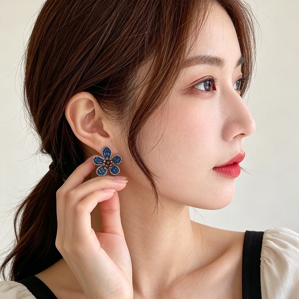 Luxury Blue Zircon Flower Stud Earrings for Women Crystal Rhinestone Stud Earrings Vintage Personality Accessories Jewelry Gift
Luxury Blue Zircon Flower Stud Earrings for Women Crystal Rhinestone Stud Earrings Vintage Personality Accessories Jewelry Gift