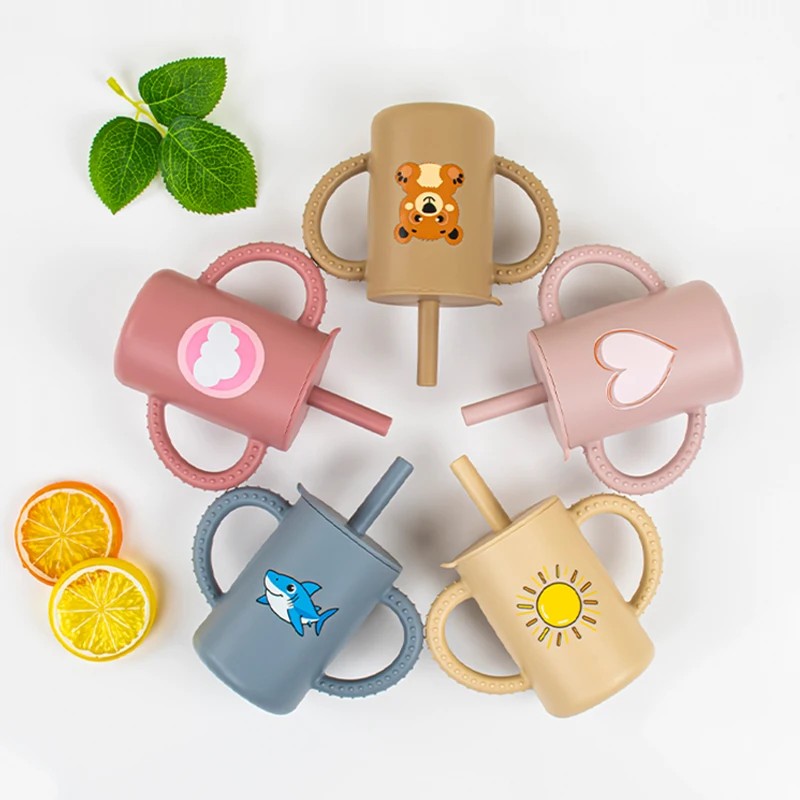 180ml Cartoon Printed Silicone Learning Drinking Cup, Double-Handle Anti-Choking Straw Cup, Baby Anti-Fall Training Water Cup
180ml Cartoon Printed Silicone Learning Drinking Cup, Double-Handle Anti-Choking Straw Cup, Baby Anti-Fall Training Water Cup