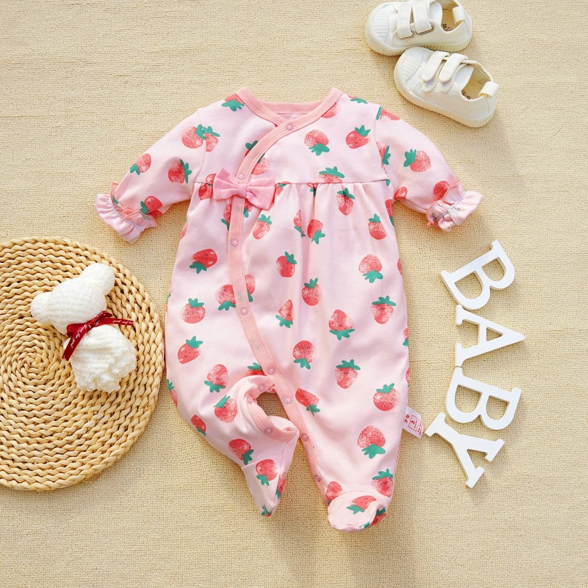 0-12 Months baby girl Bodysuit spring autumn Long sleeve romper print Strawberry pattern casual clothing Toddler girl clothes
0-12 Months baby girl Bodysuit spring autumn Long sleeve romper print Strawberry pattern casual clothing Toddler girl clothes