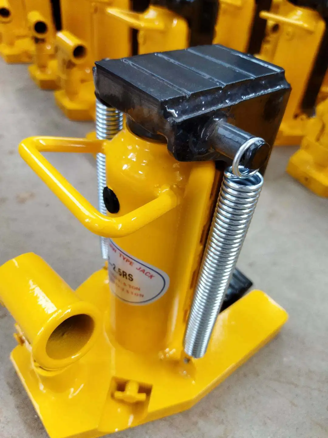 Claw Hydraulic Jack - Hand-Operated Duckbill Vertical Jack for Heavy-Duty Lifting
Claw Hydraulic Jack - Hand-Operated Duckbill Vertical Jack for Heavy-Duty Lifting