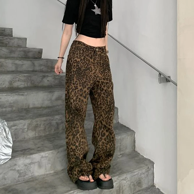 2026 Female Chic Retro Leopard Printed Jeans Girls Fashion Baggy Wide Leg Pants Lady Casual High Waist Denim Trousers
2026 Female Chic Retro Leopard Printed Jeans Girls Fashion Baggy Wide Leg Pants Lady Casual High Waist Denim Trousers