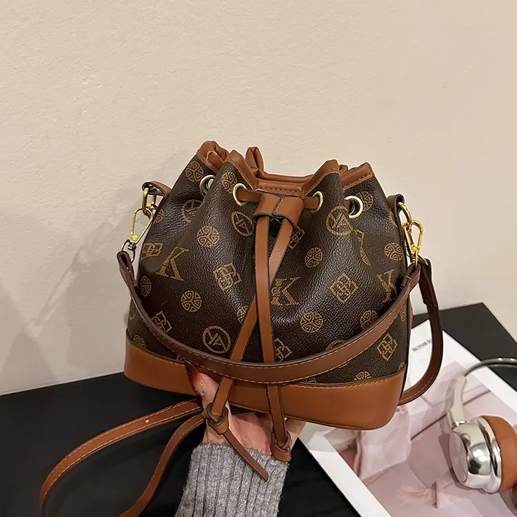 2026 New Women's Vintage Monogram Bucket Bag, Fashion Crossbody Bag, Large Capacity Shoulder & Handbag for Daily Commute
2026 New Women's Vintage Monogram Bucket Bag, Fashion Crossbody Bag, Large Capacity Shoulder & Handbag for Daily Commute