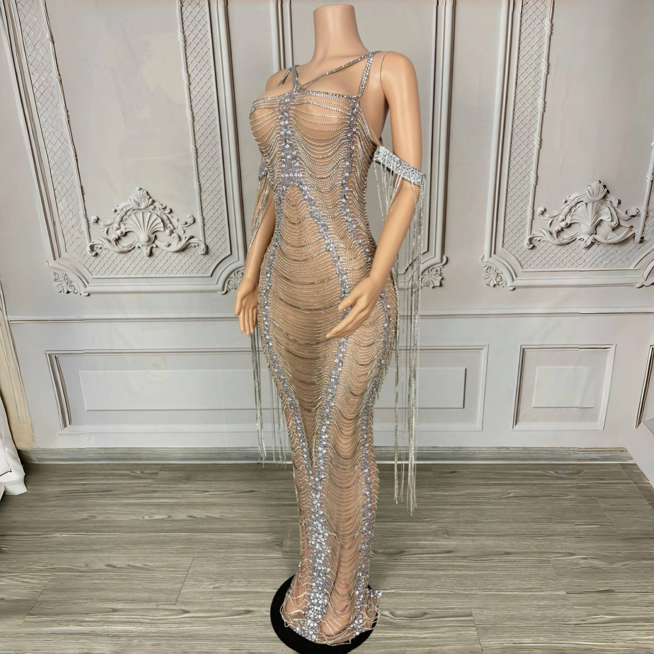 Luxurious Rhinestones Chains Long Dresses Elegant Women Sexy Sheer Mesh Celebrate Evening Prom Birthday Dress Photo Shoot Wear
Luxurious Rhinestones Chains Long Dresses Elegant Women Sexy Sheer Mesh Celebrate Evening Prom Birthday Dress Photo Shoot Wear
