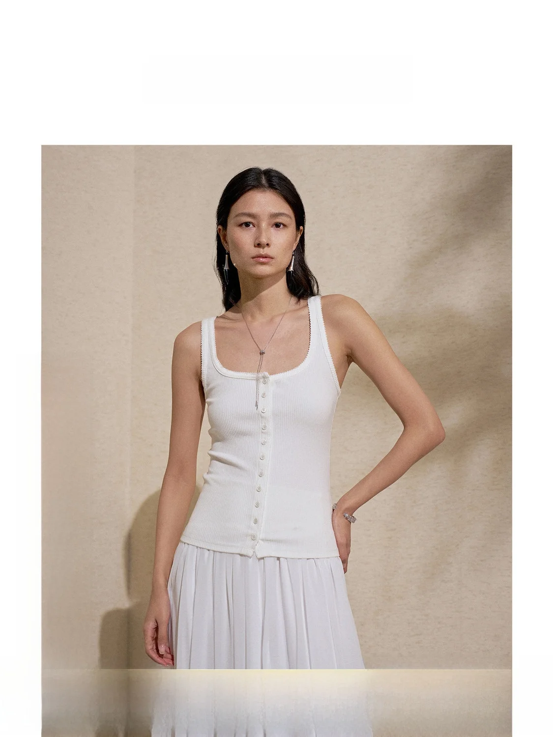 ZhiZhi Summer New Style U-Neck Knitted Slim Fit Vest Elastic Soft Modern Style Women's Fashion Casual Wear City Walk Home
ZhiZhi Summer New Style U-Neck Knitted Slim Fit Vest Elastic Soft Modern Style Women's Fashion Casual Wear City Walk Home