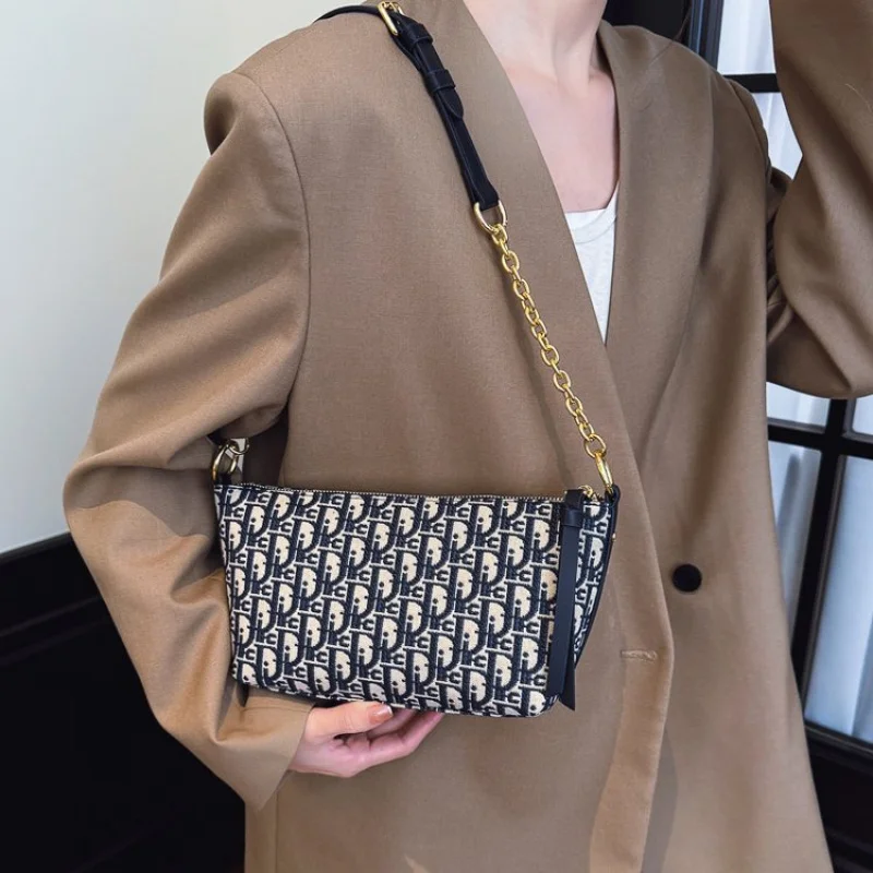 Chic Everyday Shoulder Bag For Women Designer Inspired Leather Purse With Enough Room For All Daily Essentials
Chic Everyday Shoulder Bag For Women Designer Inspired Leather Purse With Enough Room For All Daily Essentials