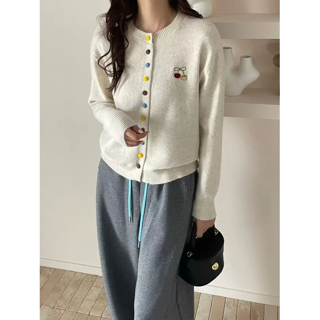 Осенний женский вязаный кардиган с вышивкой, повседневный топ в корейском стиле, эксклюзивная онлайн-коллекция, стандартный крой, весна...
Осенний женский вязаный кардиган с вышивкой, повседневный топ в корейском стиле, эксклюзивная онлайн-коллекция, стандартный крой, весна...