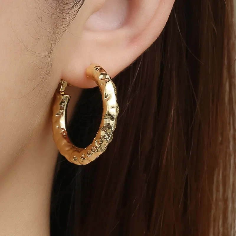 Copper Material Gold Hoop Earrings Fashionable Women'S Oversized Heavy Industrial Accessories Trendy Ladies Party Accessories
Copper Material Gold Hoop Earrings Fashionable Women'S Oversized Heavy Industrial Accessories Trendy Ladies Party Accessories