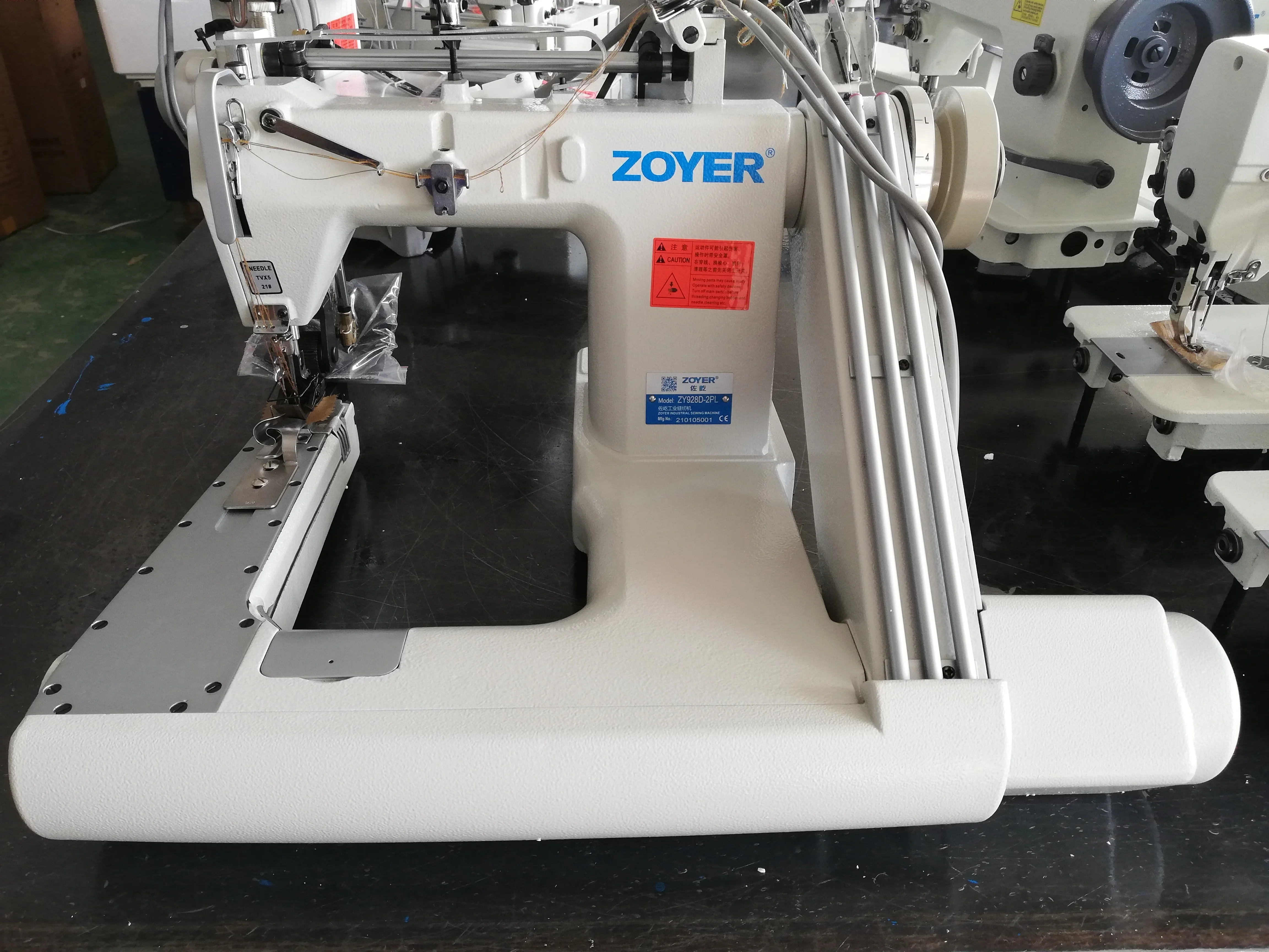 Direct Drive Three Feed Chain Stitch Industrial Sewing Machine Heavy T-Shirt Jeans Garment Clothing Production Stitching
Direct Drive Three Feed Chain Stitch Industrial Sewing Machine Heavy T-Shirt Jeans Garment Clothing Production Stitching