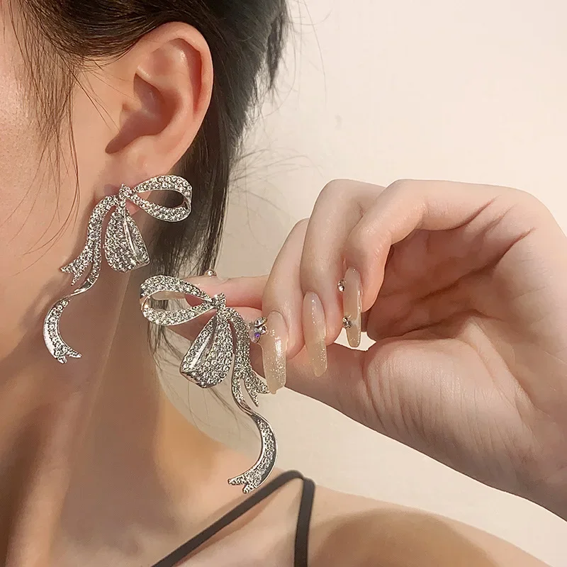 Light Luxury Teperament Exqusite Fairy Butterfly Ear Clips Angel Ear Bone Clip Earring Elf Female Hole Earring Fashion Jewelry
Light Luxury Teperament Exqusite Fairy Butterfly Ear Clips Angel Ear Bone Clip Earring Elf Female Hole Earring Fashion Jewelry