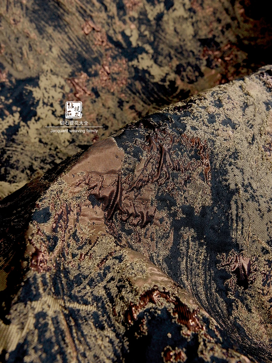 Wasteland Style Khaki Relief Трехмерный каменный узор Жаккардовая текстура Ткань Дизайнерская ткань одежды
Wasteland Style Khaki Relief Трехмерный каменный узор Жаккардовая текстура Ткань Дизайнерская ткань одежды