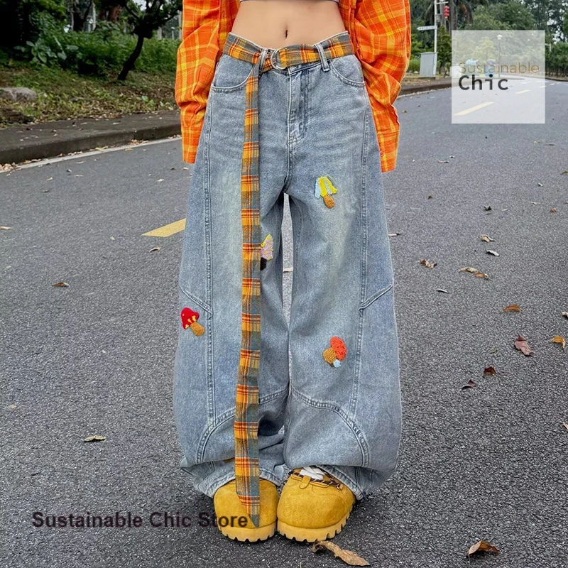Korean-style washed light blue embroidered machete jeans women spring and autumn niche design sense plaid belt overalls pants.
Korean-style washed light blue embroidered machete jeans women spring and autumn niche design sense plaid belt overalls pants.