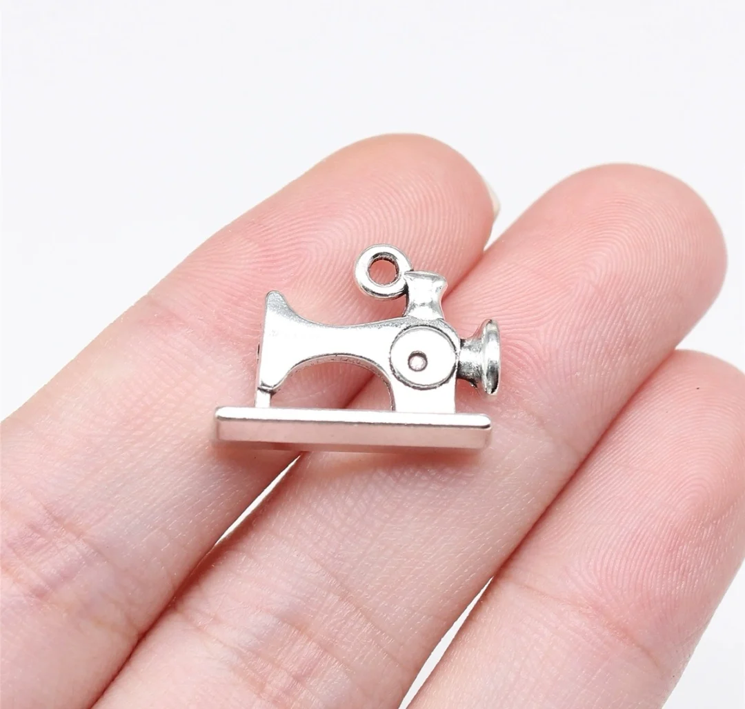 15pcs 14x19mm Zinc alloy metal tibetan silver plated charm T0762 for jewelry making 
15pcs 14x19mm Zinc alloy metal tibetan silver plated charm T0762 for jewelry making