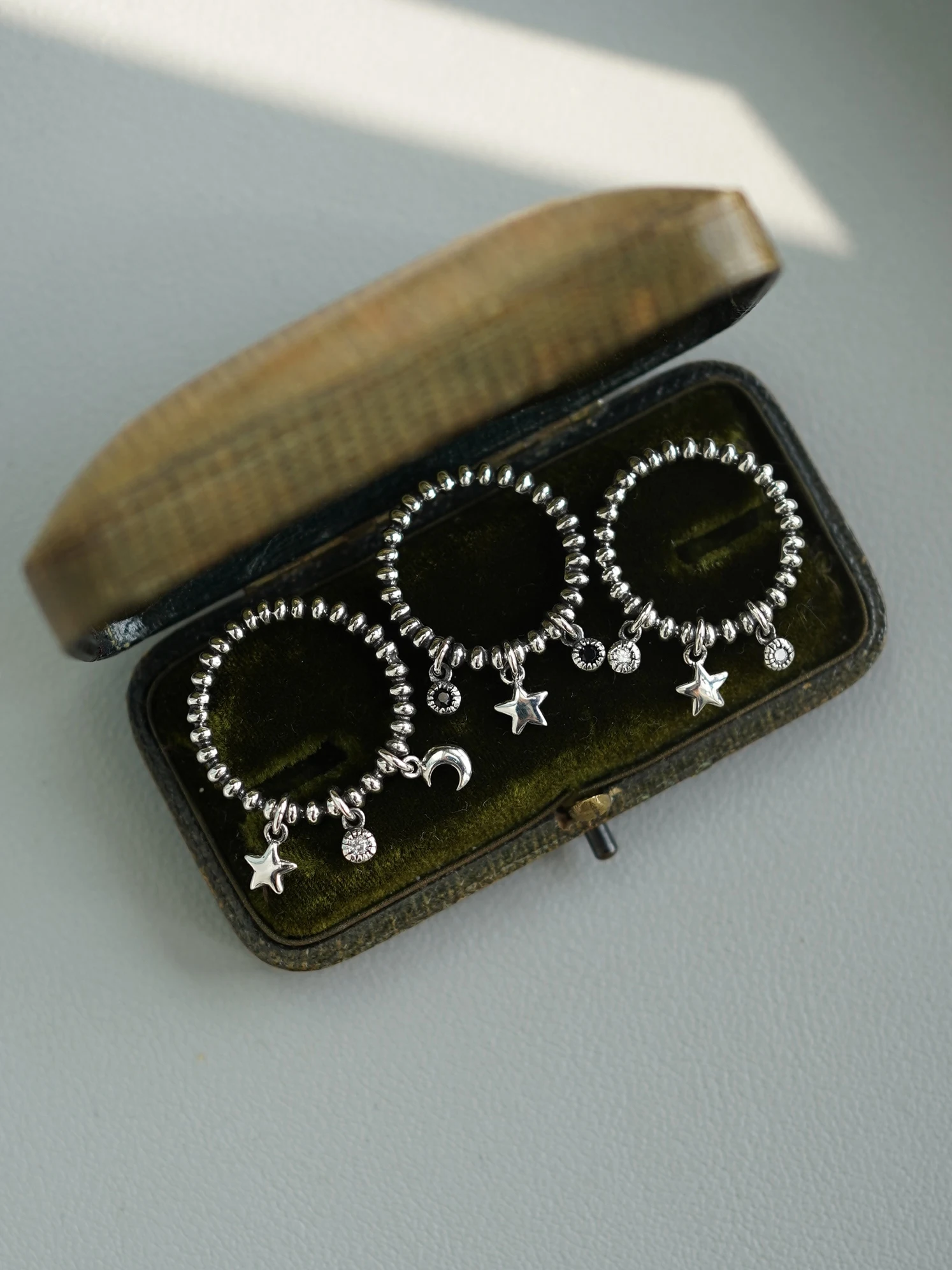 925 Sterling Silver Ring with Zirconia Stones Vintage Style Fine Design Lotus Flower Forever Bean Moon Star Ring
925 Sterling Silver Ring with Zirconia Stones Vintage Style Fine Design Lotus Flower Forever Bean Moon Star Ring