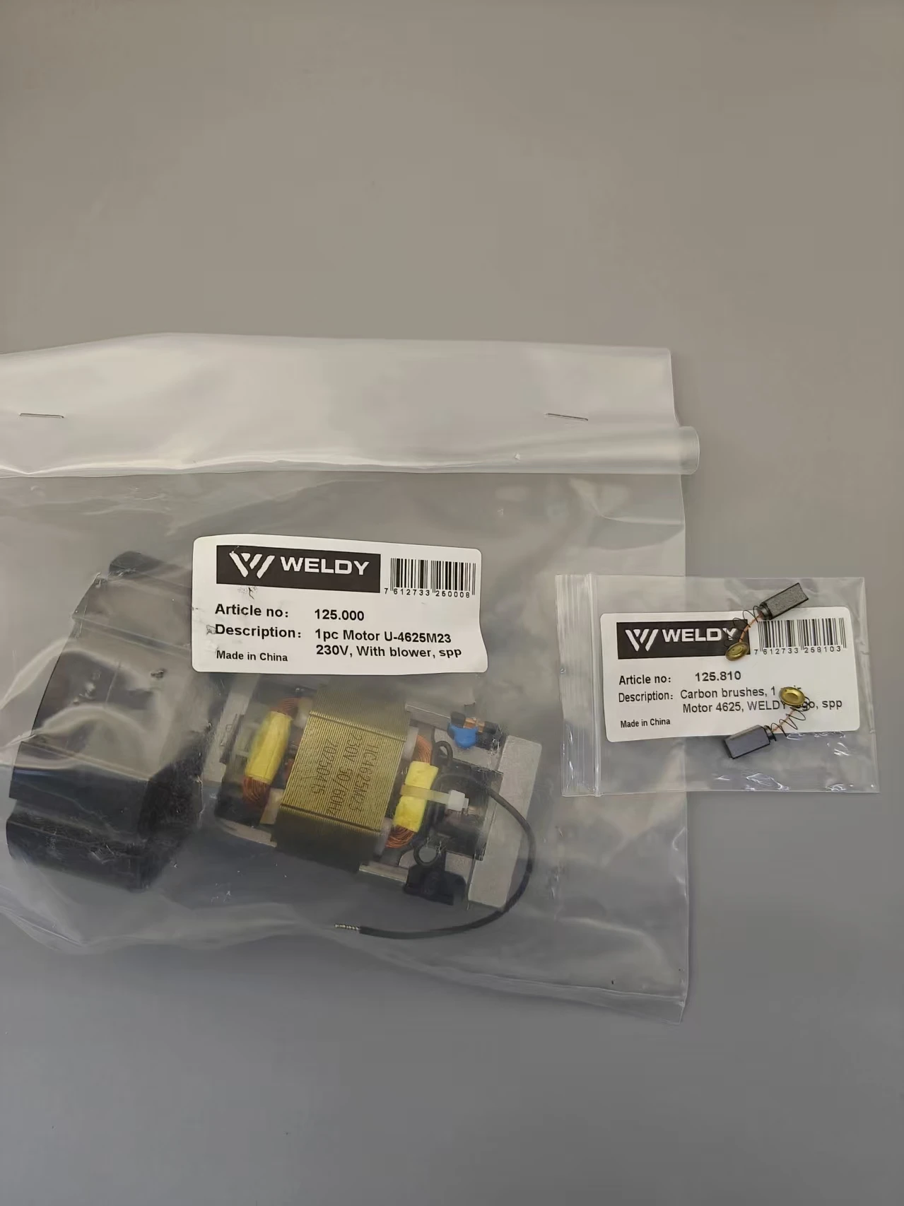 Двигатель Weldy (с вентилятором) 230В 3400Вт с угольными щетками для термофена 3400Вт
Двигатель Weldy (с вентилятором) 230В 3400Вт с угольными щетками для термофена 3400Вт