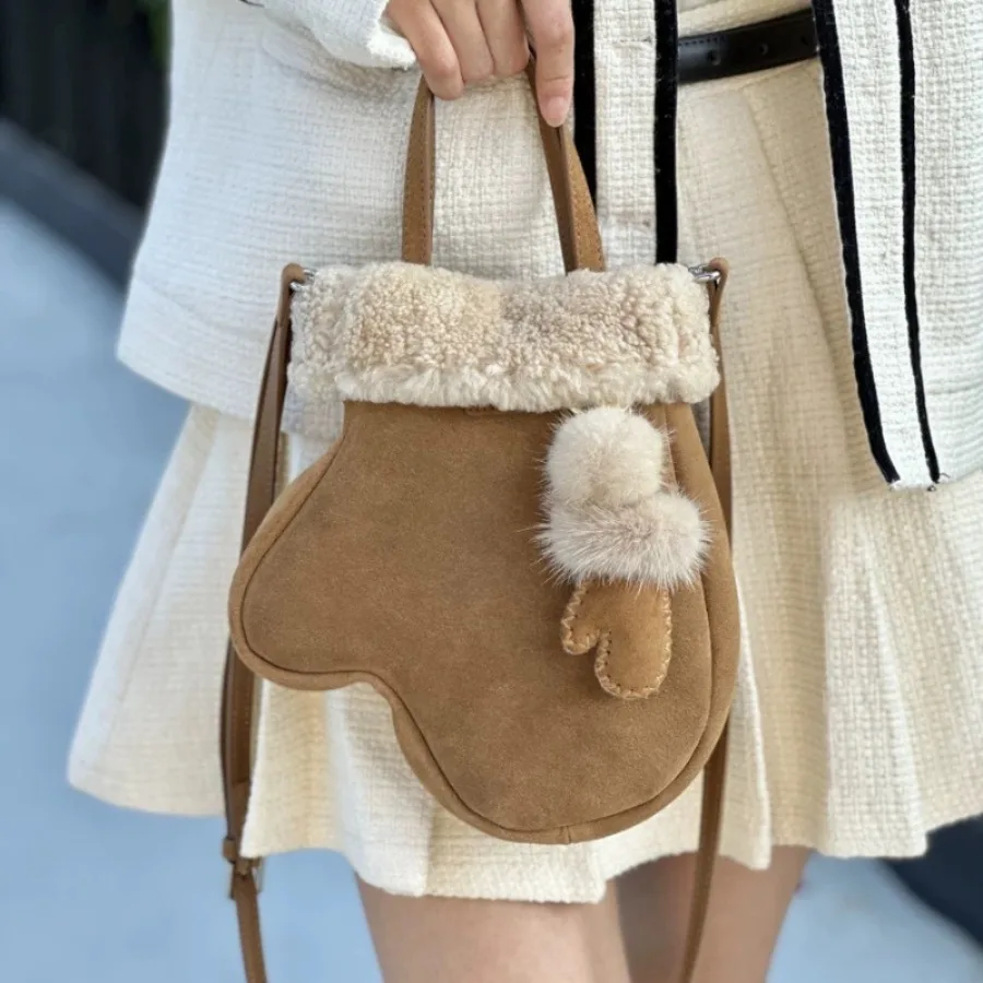 Autumn and Winter New Fashion Retro Frosted Texture Suede Lamb Glove Bag Tote Interesting Niche Plush Crossbody Women's Bags
Autumn and Winter New Fashion Retro Frosted Texture Suede Lamb Glove Bag Tote Interesting Niche Plush Crossbody Women's Bags