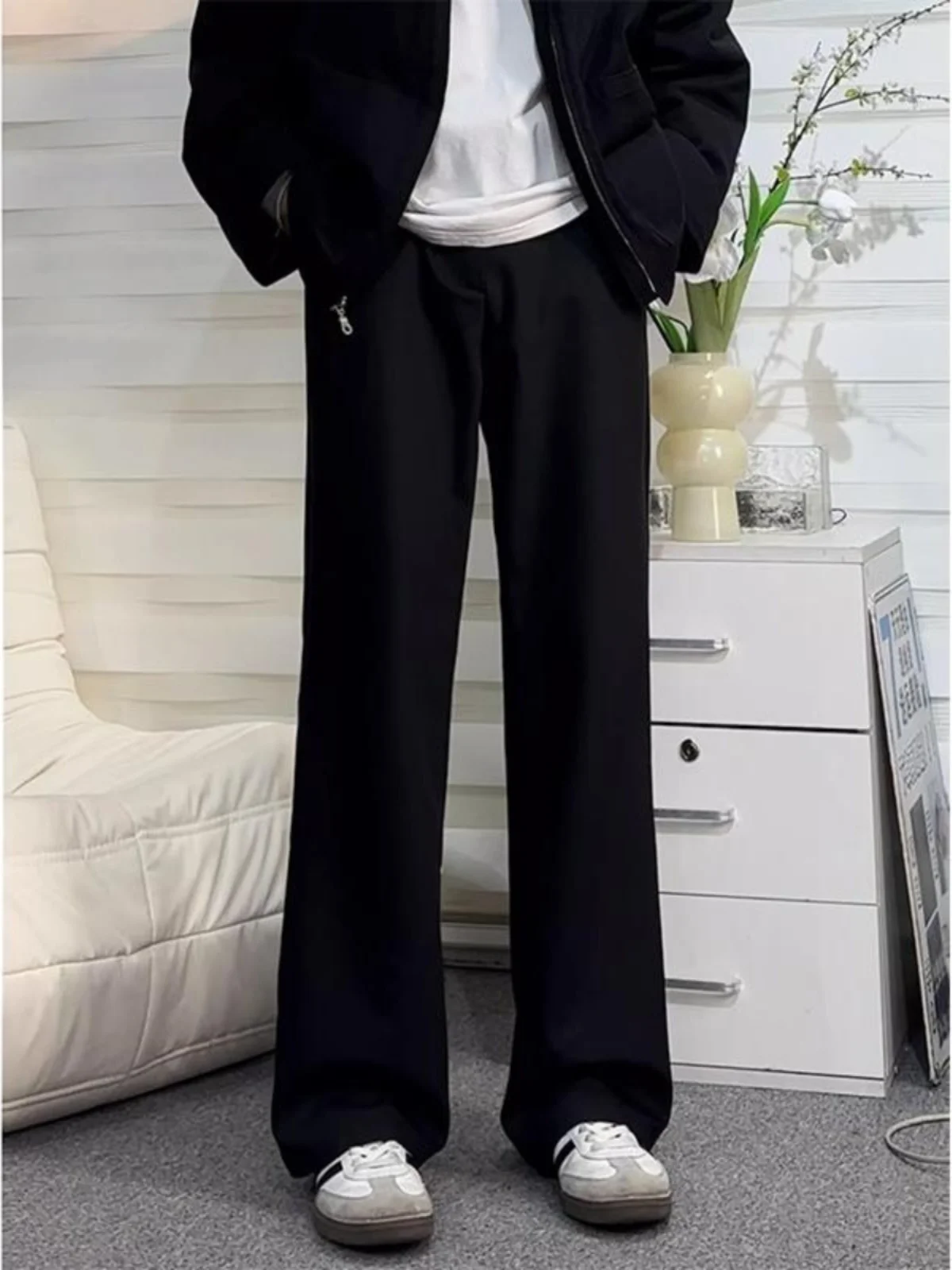 Американские ретро-брюки для мужчин: чисто черные, слегка расклешенные, повседневные, приталенные, с эффектом стройности, струящиеся, длинные, летние, прямые штаны
Американские ретро-брюки для мужчин: чисто черные, слегка расклешенные, повседневные, приталенные, с эффектом стройности, струящиеся, длинные, летние, прямые штаны