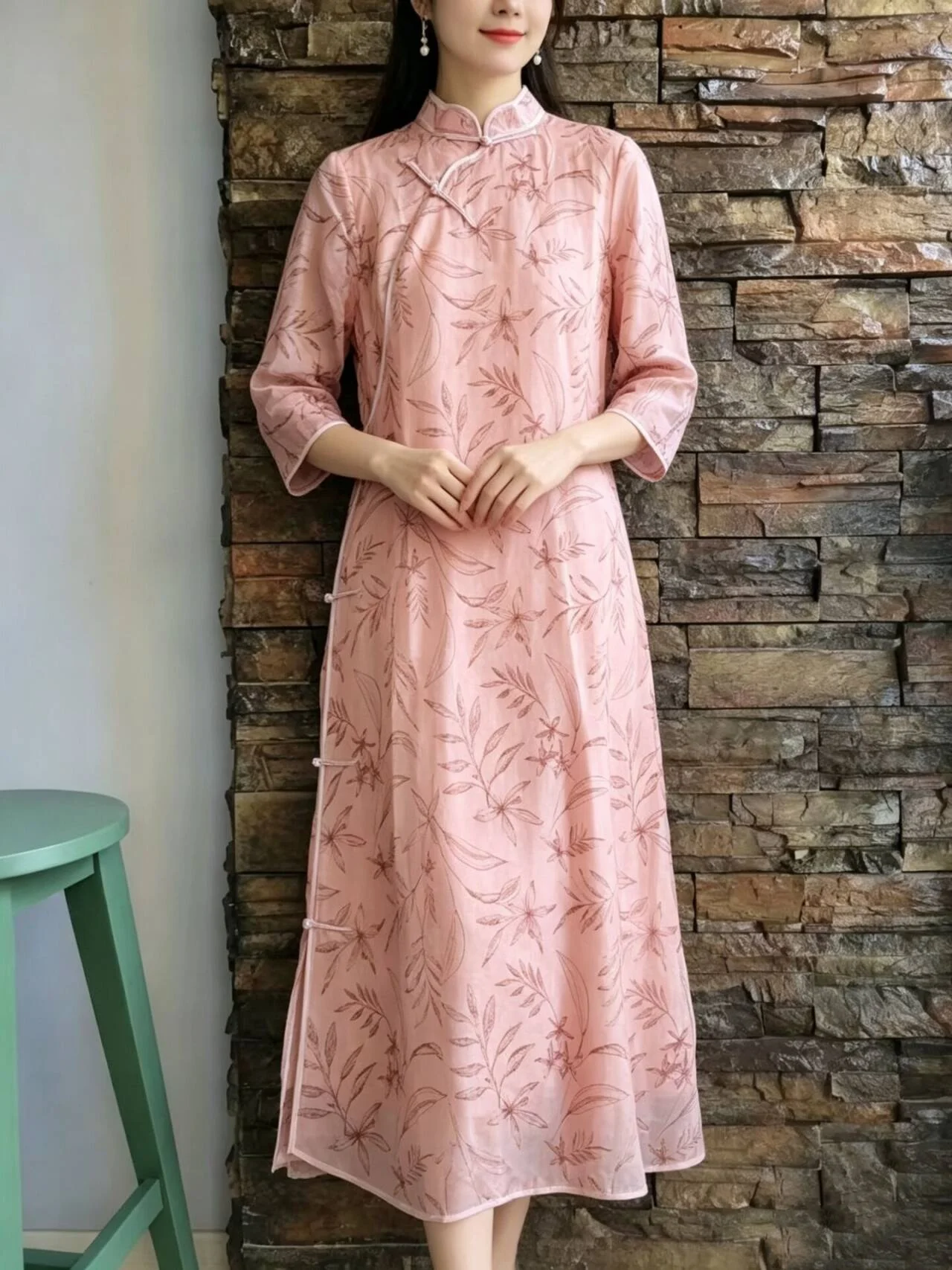 Chinese style cheongsam Pink printing silk linen fabrics long dresses Vintage Slant Cardigan Straight dresses Woman clothing
Chinese style cheongsam Pink printing silk linen fabrics long dresses Vintage Slant Cardigan Straight dresses Woman clothing