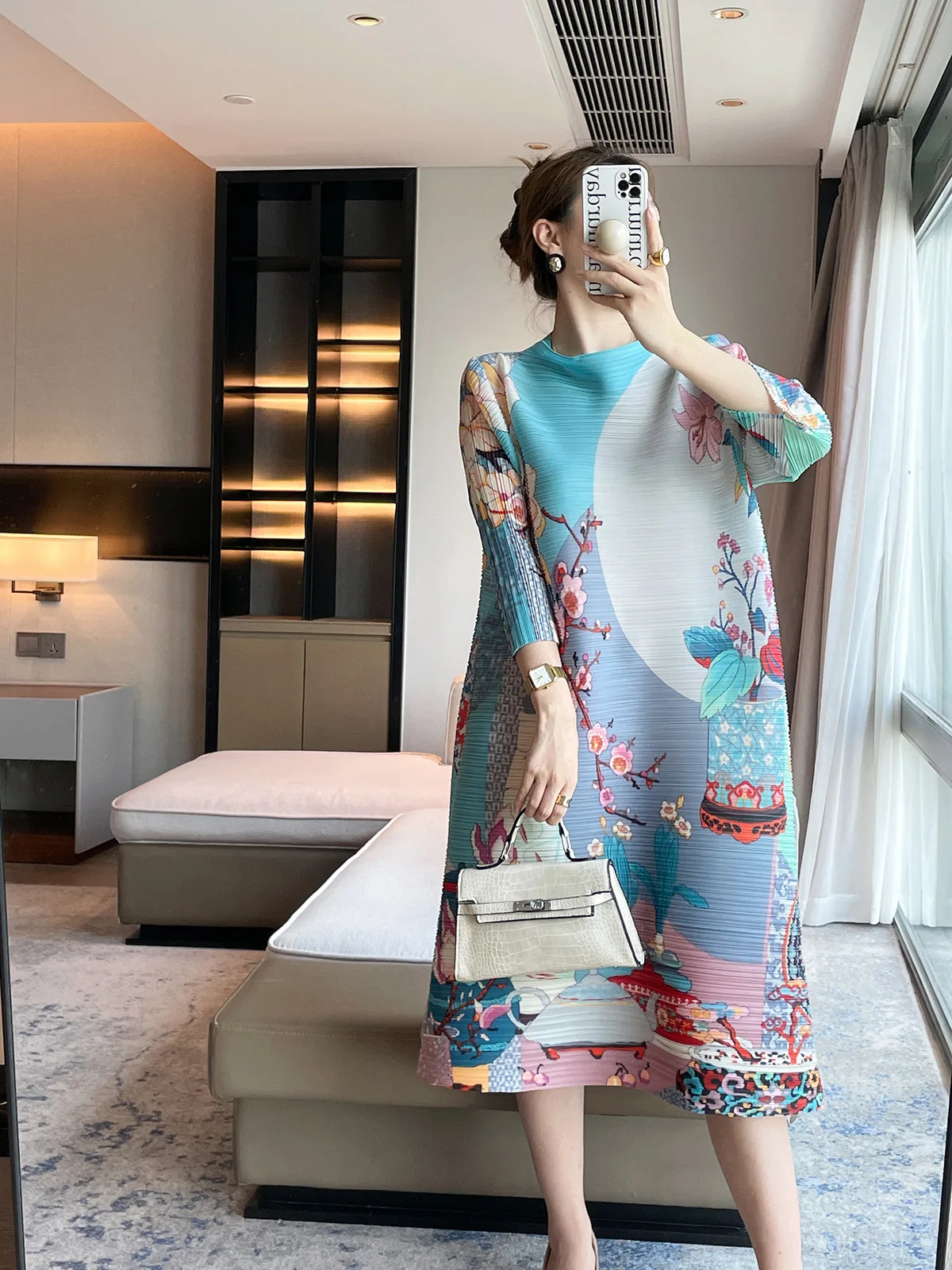 Pleated 2023 Autumn New Vintage Printed High-end Dress Women's Loose Slimming Midi Dress
Pleated 2023 Autumn New Vintage Printed High-end Dress Women's Loose Slimming Midi Dress