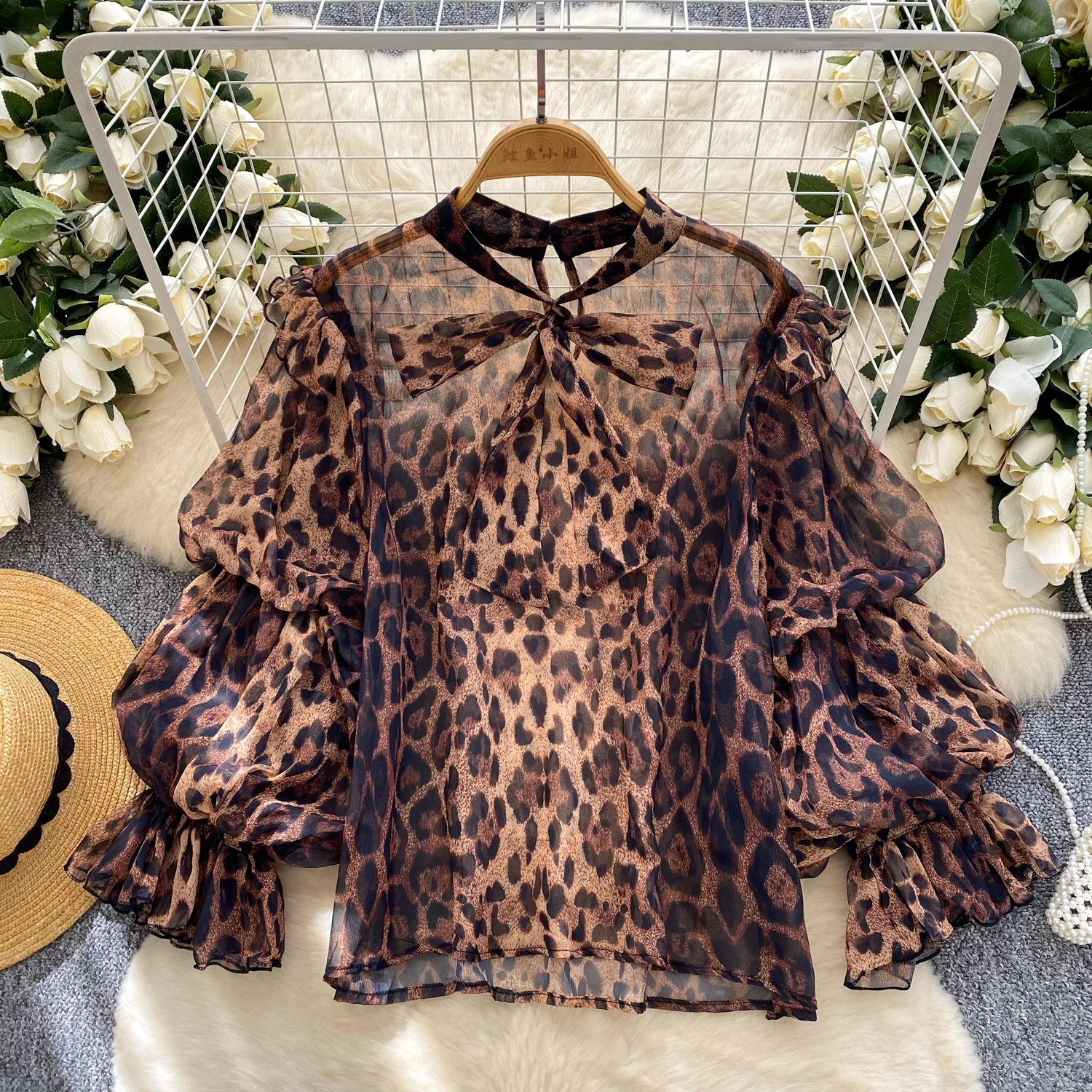 Vintage Elegant leopard mesh Long Sleeve Print Blouse Fashion Shirt Casual Chic Top Fairy Summer Women Shirt
Vintage Elegant leopard mesh Long Sleeve Print Blouse Fashion Shirt Casual Chic Top Fairy Summer Women Shirt