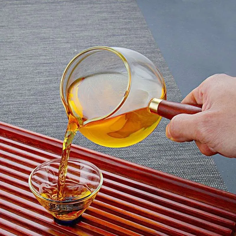 350ML High Borosilicate Glass Tea Dispenser Creative Fair Cup Eagle Mouth Side Wood Handle Heat-resistant Kung Fu Tea Set Teapot
350ML High Borosilicate Glass Tea Dispenser Creative Fair Cup Eagle Mouth Side Wood Handle Heat-resistant Kung Fu Tea Set Teapot