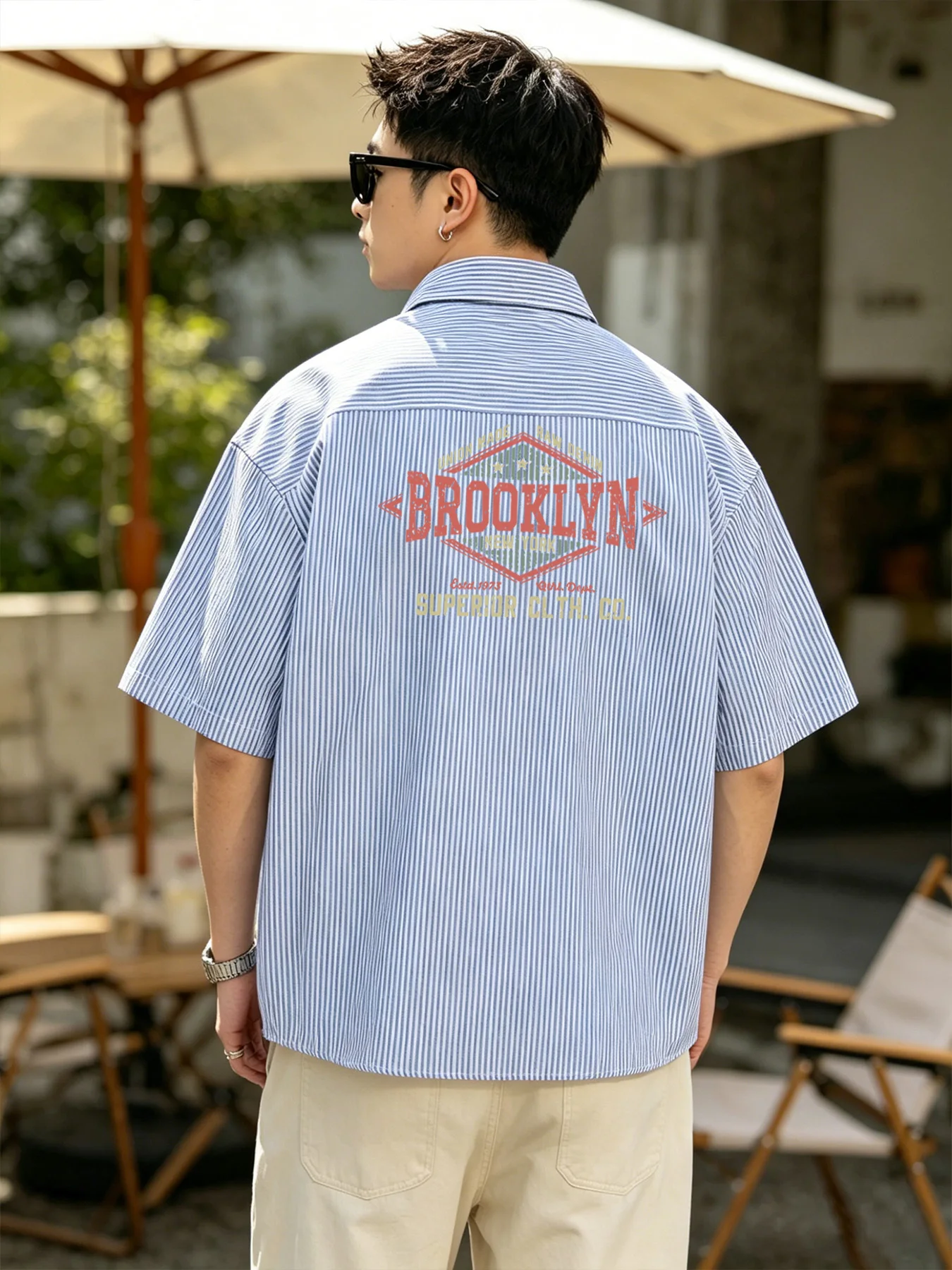 Korean-style trendy men's summer lightweight simple back pattern polo short-sleeve striped shirt
Korean-style trendy men's summer lightweight simple back pattern polo short-sleeve striped shirt