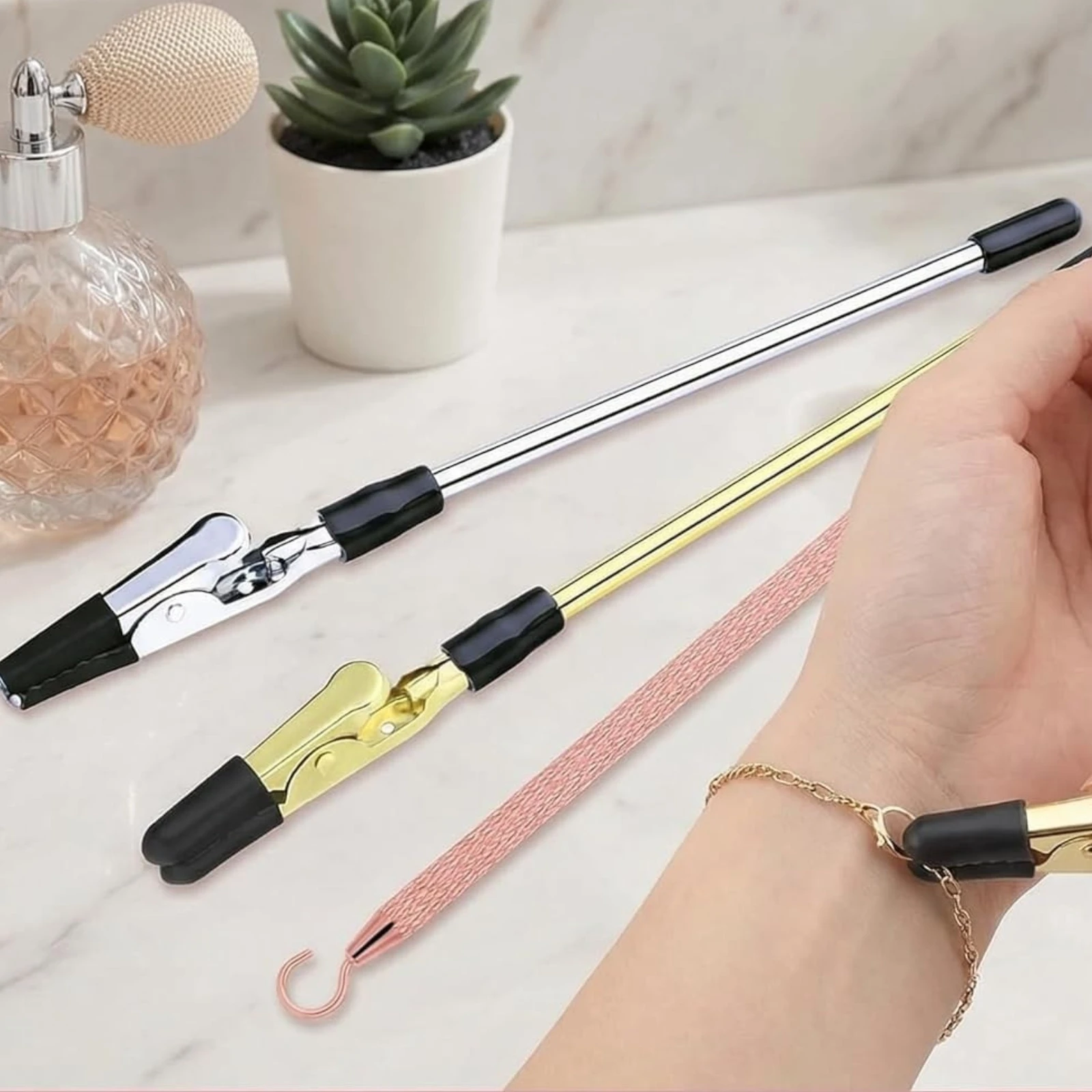 3 Pieces Bracelet Helper Set Metal Clamp Bracelet Fastening Tool Jewelry Clasp Helper Braided Cord Slim Design
3 Pieces Bracelet Helper Set Metal Clamp Bracelet Fastening Tool Jewelry Clasp Helper Braided Cord Slim Design
