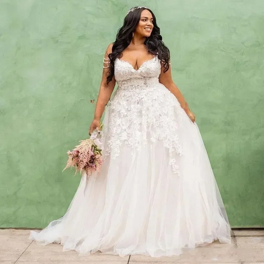 Customized Plus Size Spaghetti Sweetheart Wedding Dresses Lace Applique A Line Tulle Country Bridal Gowns
Customized Plus Size Spaghetti Sweetheart Wedding Dresses Lace Applique A Line Tulle Country Bridal Gowns