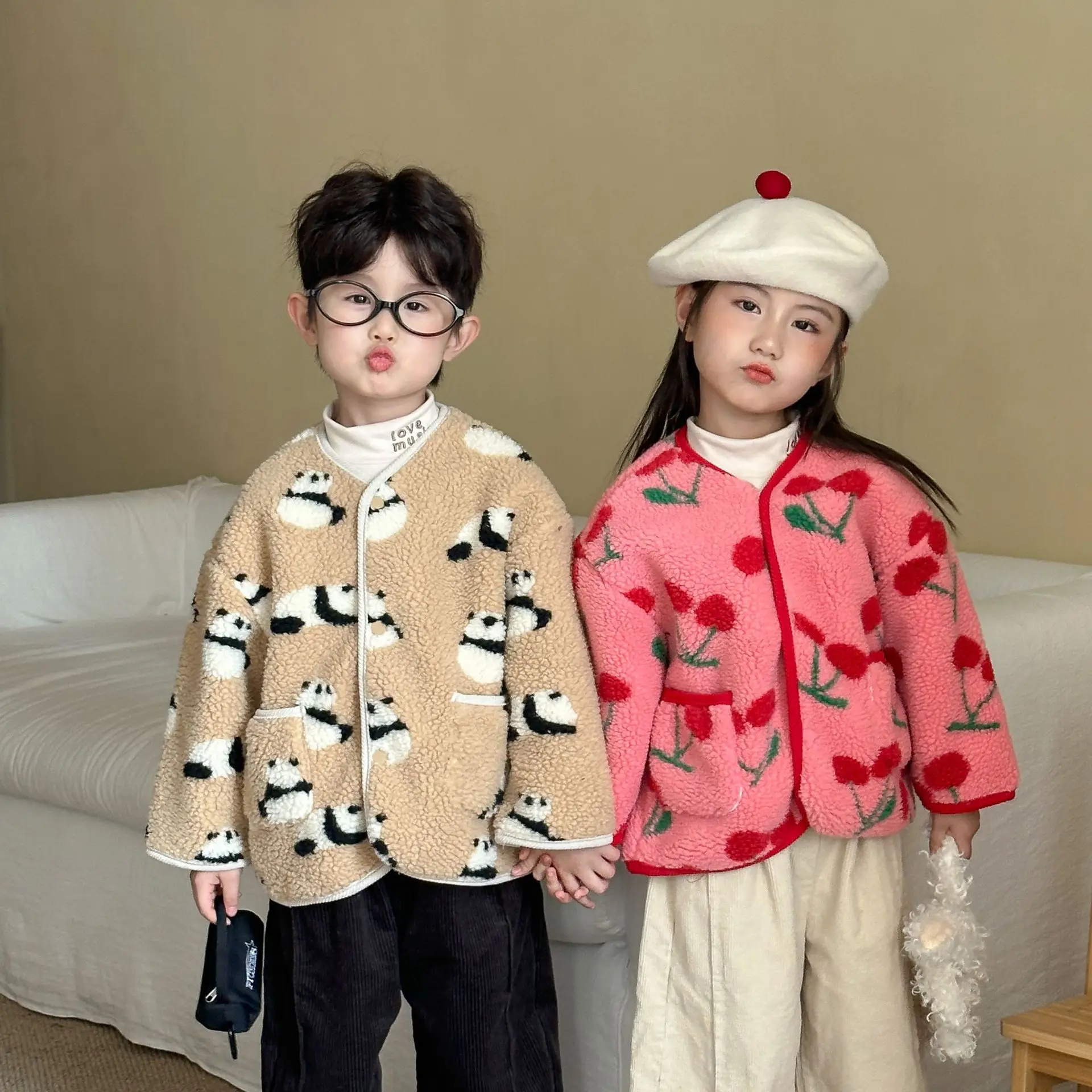 Boys Vintage Print Cardigan Girls Padded Jacket Kids Warm Clothes 2025 Winter New Children Lamb Wool Coat Plus Velvet Thick
Boys Vintage Print Cardigan Girls Padded Jacket Kids Warm Clothes 2025 Winter New Children Lamb Wool Coat Plus Velvet Thick