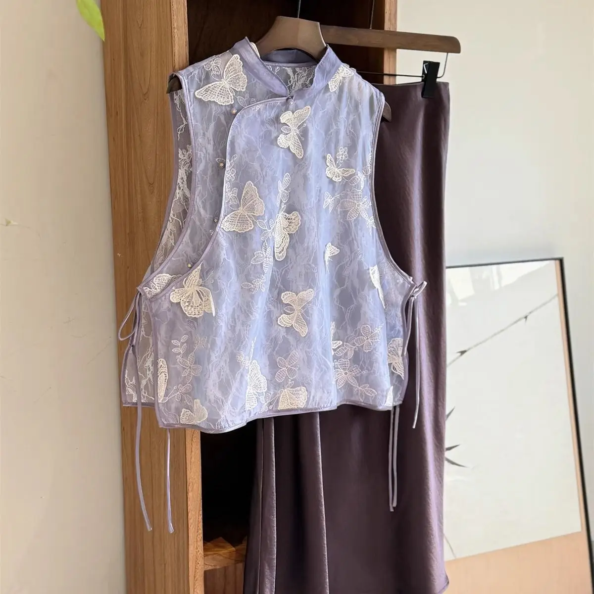 Women's Large Size Summer New Style Sleeveless Embroidered Thin Vest Cover Belly Commute Style Fashion Casual Cotton Shirt
Women's Large Size Summer New Style Sleeveless Embroidered Thin Vest Cover Belly Commute Style Fashion Casual Cotton Shirt