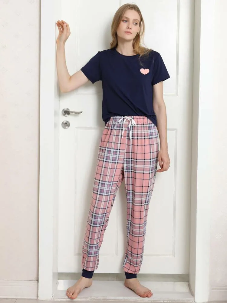 Two-piece women's new style love pattern short-sleeved blouse plaid trousers casual pajamas home suit
Two-piece women's new style love pattern short-sleeved blouse plaid trousers casual pajamas home suit