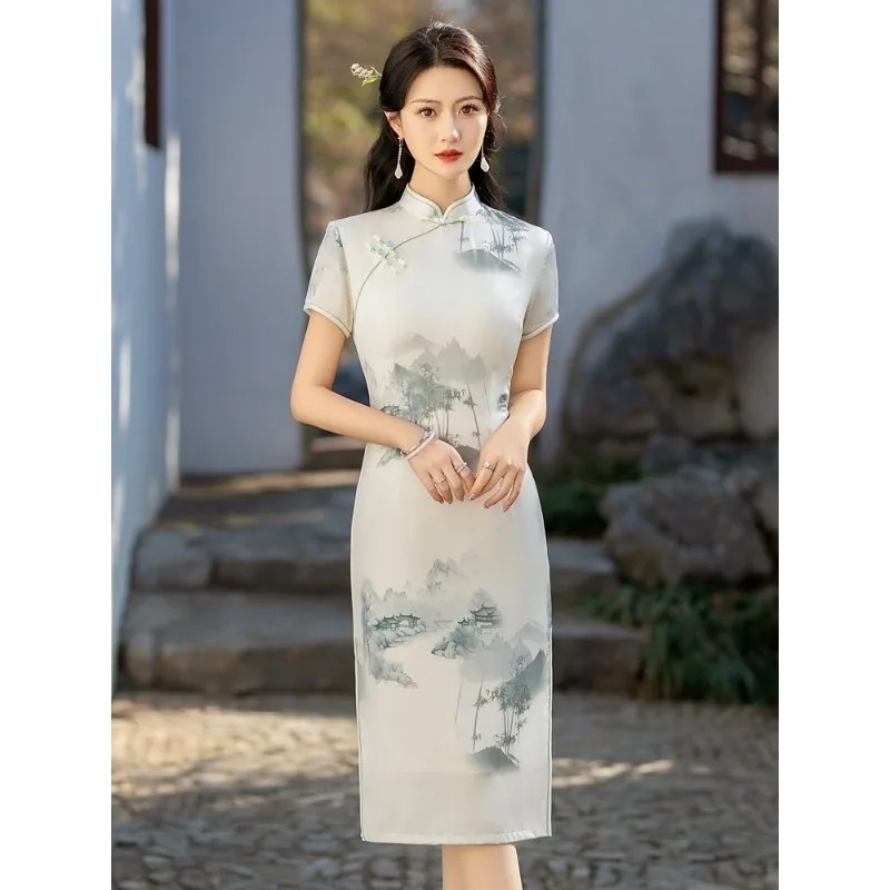 White cheongsam small man 2026 new spring improved high-end young mother landscape painting printing
White cheongsam small man 2026 new spring improved high-end young mother landscape painting printing