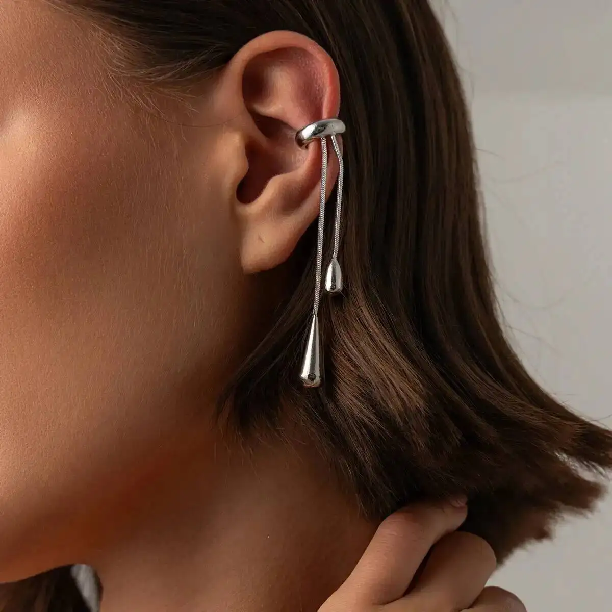 KunJoe Fashion Long Tassel Drop Water C Shaped Fake Piercing Ear Clip for Women Punk Gold Color Earring Jewelry Accessories Gift
KunJoe Fashion Long Tassel Drop Water C Shaped Fake Piercing Ear Clip for Women Punk Gold Color Earring Jewelry Accessories Gift